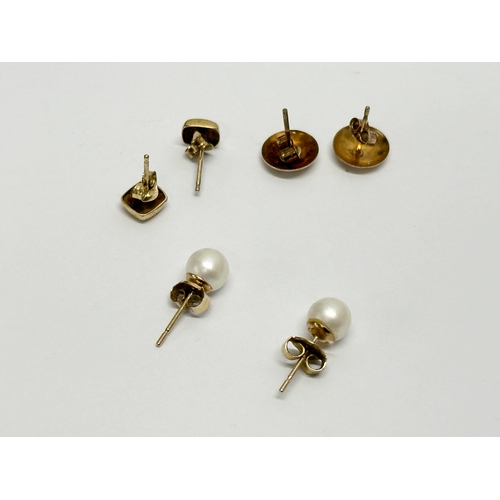 632 - 3 pairs of 9ct gold earrings.   (10)