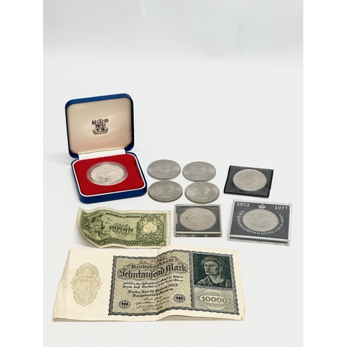 646 - A quantity of commemorative coins, with German and Italian bank notes.    (9)