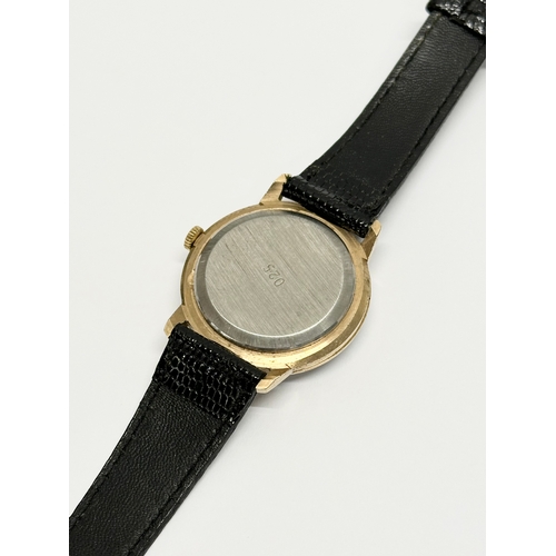 647 - A vintage Sekonda 19 Jewels watch.   (9)