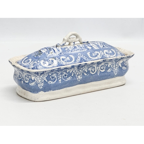 430 - A Mid 19th Century blue and white pottery toilet box/razor box with cover. 20x9x9cm