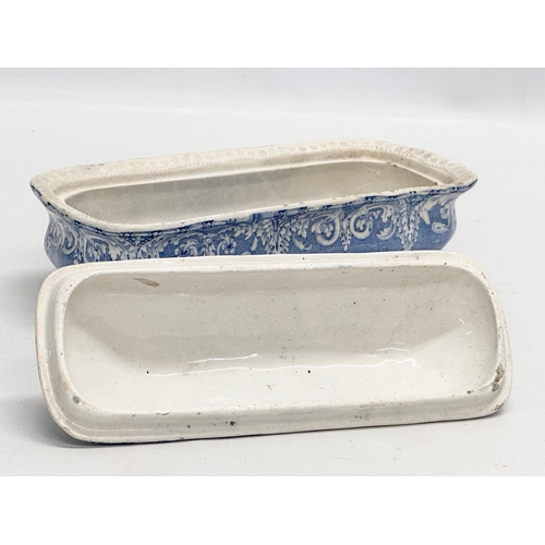 430 - A Mid 19th Century blue and white pottery toilet box/razor box with cover. 20x9x9cm