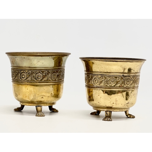 508 - A pair of Early 20th Century English brass jardiniere/planters, raised in 3 lion paw feet. 17x15cm