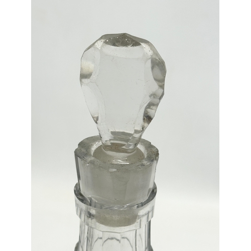 211 - An Early 19th Century Irish Late Georgian slice cut decanter. Circa 1810-1830. 29cm