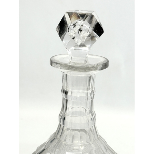 212 - An Early 19th Century George III glass decanter. George III/Regency Period. Circa 1810. 22cm