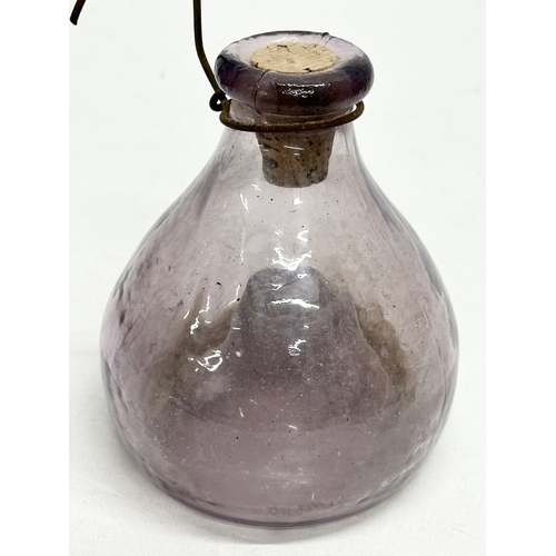 152 - A Late 19th Century French glass fly catcher. 10x13cm