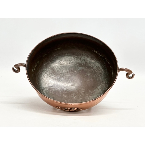 115 - A Late 19th Century double sided copper bowl/jardiniere. 24x17.5x8cm