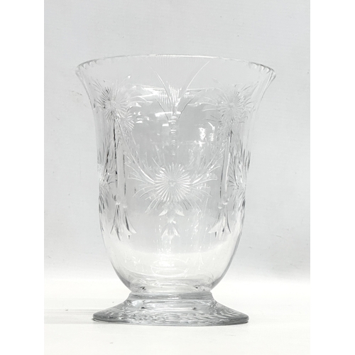 233 - A good quality Mid 20th Century Thomas Webb Crystal vase. 12.5x15.5cm.