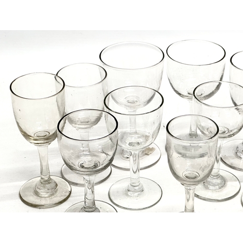 163 - 11 19th Century Victorian port glasses. Circa 1860-1870. 6x11.5cm. 5x12cm.