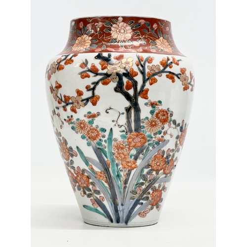 248 - An Early 20th Century Japanese Imari vase. Late Meiji Period (1868-1912) Circa 1900-1910. 17x23cm