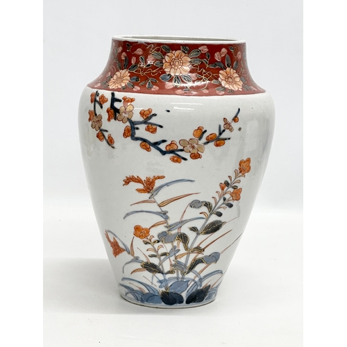 248 - An Early 20th Century Japanese Imari vase. Late Meiji Period (1868-1912) Circa 1900-1910. 17x23cm