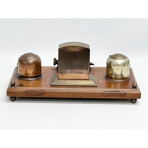 184 - A large Late 19th/Early 20th Century desktop calendar inkwell. 33x18x15cm