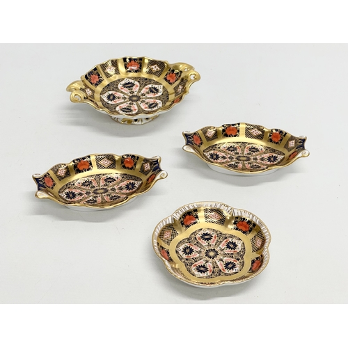 281 - 4 pieces of Royal Crown Derby Imari. An XLIX Imari footed dish 16x13x4cm. A pair of 1128 Imari foote... 