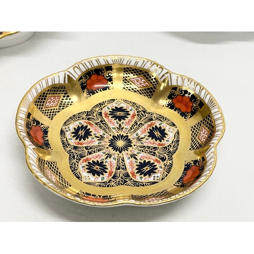 281 - 4 pieces of Royal Crown Derby Imari. An XLIX Imari footed dish 16x13x4cm. A pair of 1128 Imari foote... 