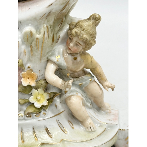 39 - Sitzendorf Porcelain. A Late 19th Century figural mantle clock. Circa 1880-1900. 14x10x20cm