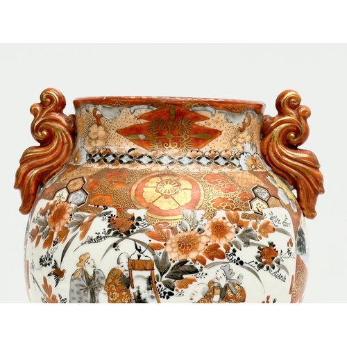 436 - An Early 20th Century Japanese hand painted pot. Kutani. Late Meiji Period (1868-1912). 18x16x21cm