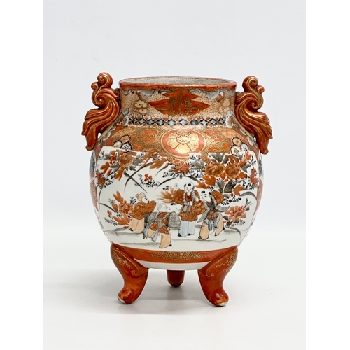 436 - An Early 20th Century Japanese hand painted pot. Kutani. Late Meiji Period (1868-1912). 18x16x21cm