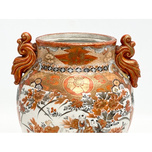 436 - An Early 20th Century Japanese hand painted pot. Kutani. Late Meiji Period (1868-1912). 18x16x21cm