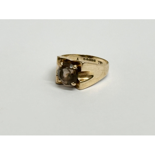 655 - A gents 9ct gold ring. 3.7 grams. Size N.     (11)