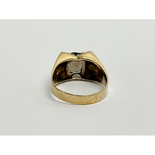 655 - A gents 9ct gold ring. 3.7 grams. Size N.     (11)