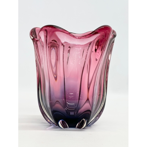 518 - A Mid 20th Century Czech art glass vase. 14x14x16cm