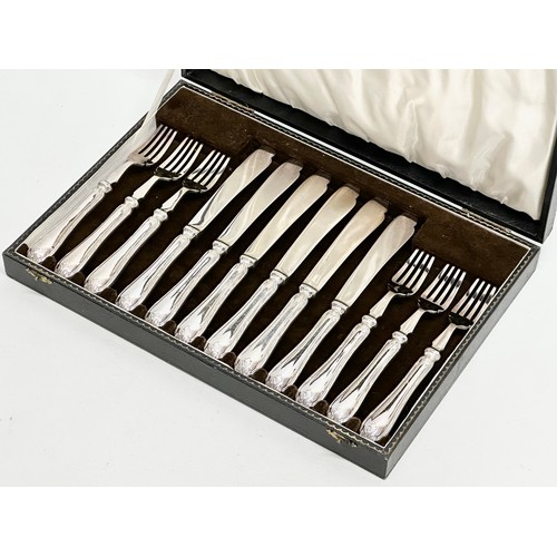 438 - Mappin & Webb. Early 20th Century silver plated cutlery set in case. Fish knives 22cm. Forks 19cm. C... 