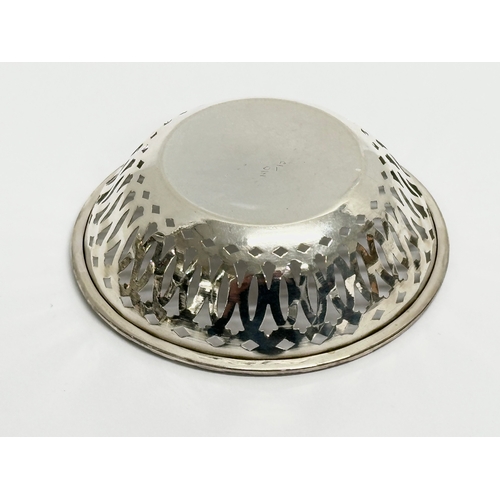 686 - A silver Bon Bon dish. Birmingham 1925. 15.9 grams  (4)