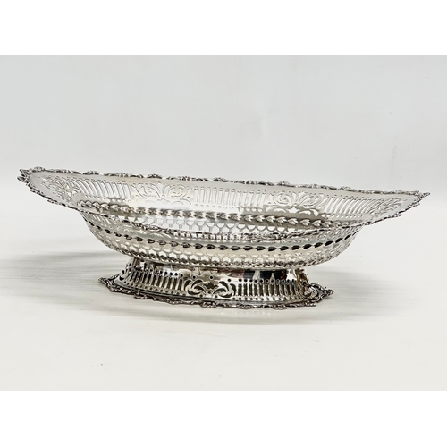 683 - A large silver centrepiece bowl. Birmingham 1902. 447 grams. S. Blanckensee & Son. 33x22x9cm    (6)