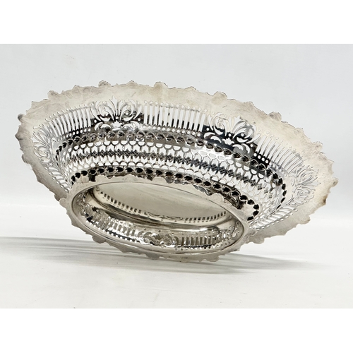 683 - A large silver centrepiece bowl. Birmingham 1902. 447 grams. S. Blanckensee & Son. 33x22x9cm    (6)