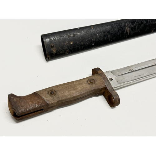 513 - A WWII bayonet. 39cm