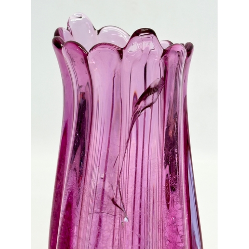 817 - A Murano Glass vase. 21cm