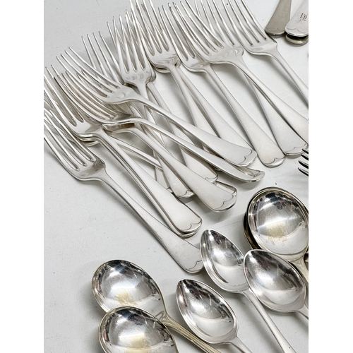 829 - A large collection of good quality Early 20th Century silver plated cutlery.