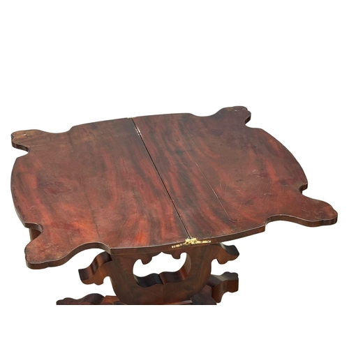 925 - A Mid 19th Century American mahogany turnover tea table. Circa 1840-1860. 86x45x74cm(8)