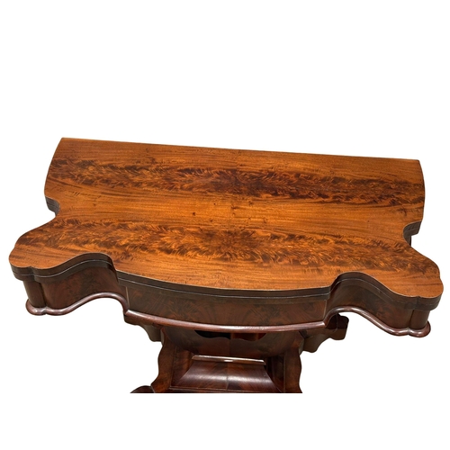 925 - A Mid 19th Century American mahogany turnover tea table. Circa 1840-1860. 86x45x74cm(8)