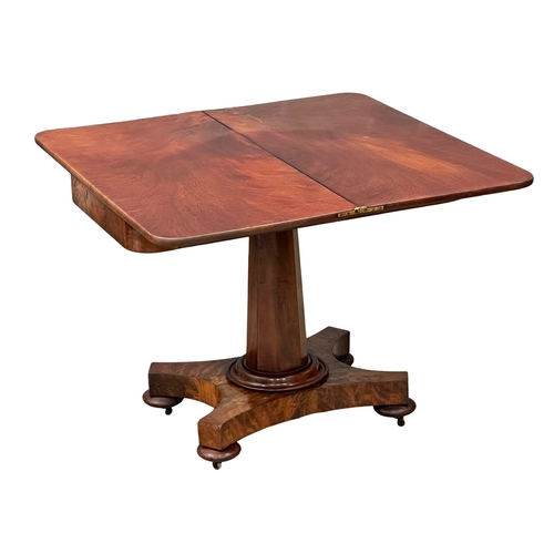 220 - A William IV mahogany turnover tea table. Circa 1830. 95.5x48.5x76cm.