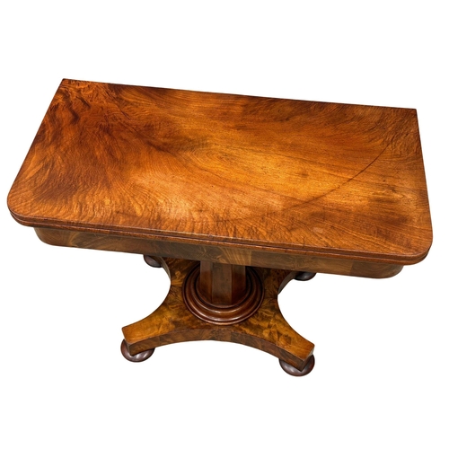 220 - A William IV mahogany turnover tea table. Circa 1830. 95.5x48.5x76cm.