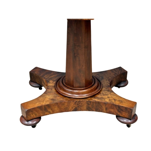 220 - A William IV mahogany turnover tea table. Circa 1830. 95.5x48.5x76cm.