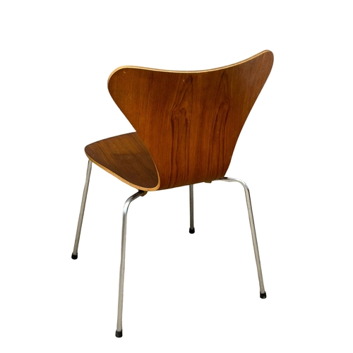 48 - Arne Jacobsen for Fritz Hansen. A set of 4 Danish Mid Century “Butterfly” chairs. Designed by Arne J... 