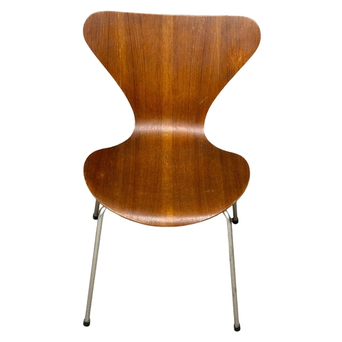 48 - Arne Jacobsen for Fritz Hansen. A set of 4 Danish Mid Century “Butterfly” chairs. Designed by Arne J... 