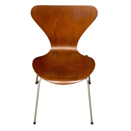 48 - Arne Jacobsen for Fritz Hansen. A set of 4 Danish Mid Century “Butterfly” chairs. Designed by Arne J... 