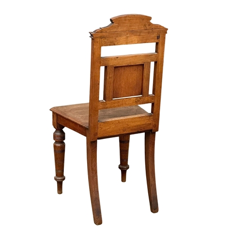 524 - A Late 19th Century Victorian oak hall chair with tiled back. Circa 1880.