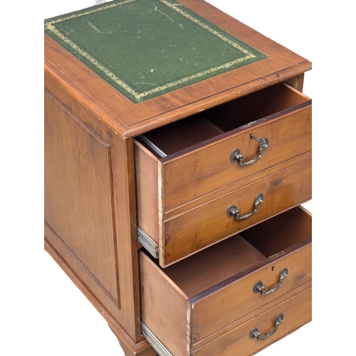 815 - A Georgian style mahogany filing cabinet with leather top. 54x65x77cm