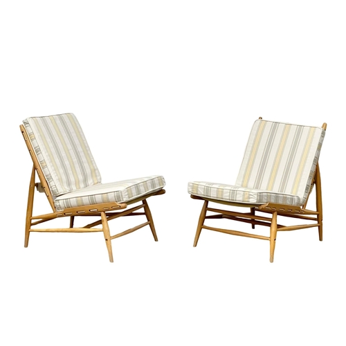 15 - A pair of Ercol Mid Century blonde elm and beech easy chairs/lounge chairs. Model 427. 1950’s.