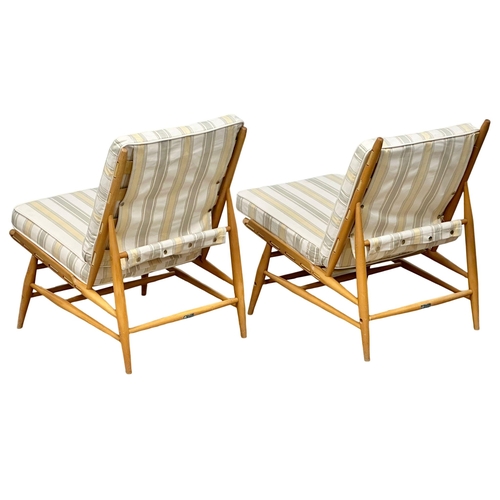 15 - A pair of Ercol Mid Century blonde elm and beech easy chairs/lounge chairs. Model 427. 1950’s.