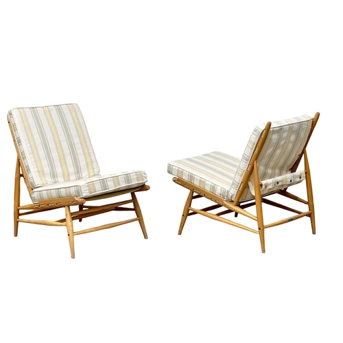 15 - A pair of Ercol Mid Century blonde elm and beech easy chairs/lounge chairs. Model 427. 1950’s.