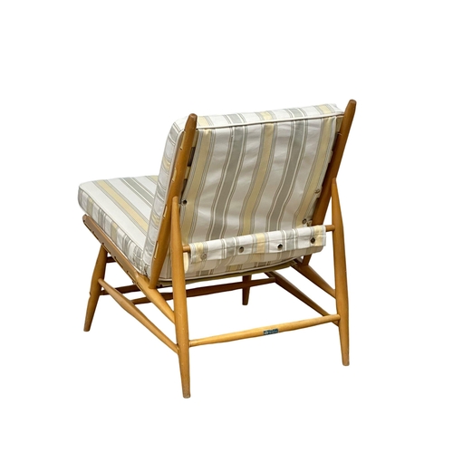 15 - A pair of Ercol Mid Century blonde elm and beech easy chairs/lounge chairs. Model 427. 1950’s.