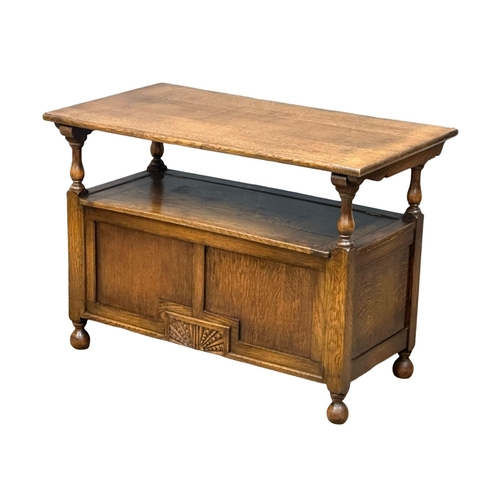 395 - A 17th Century style oak combination hall bench/hall table. Closed 107x57x74cm. Closed 96x48x104cm