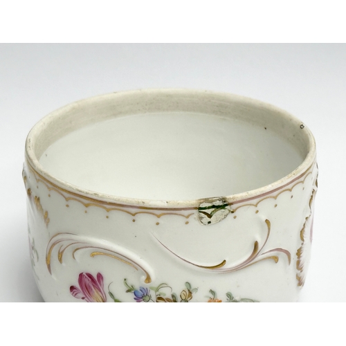 229A - Franziska Hirsch. An Early 20th Century Dresden pottery trinket box with lid. 9.5x7cm