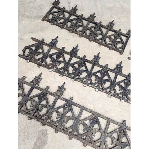 510A - A set of Late 19th / Early 20th Century cast iron railings