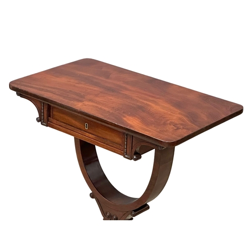 219 - A William IV mahogany pedestal side table with drawer. Circa 1830. 72x42.5x75cm