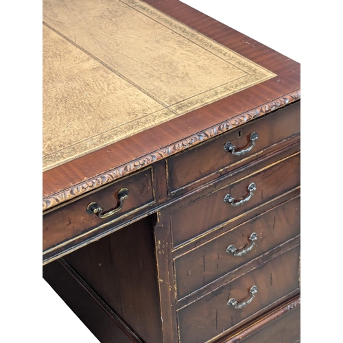 479 - A large Georgian style mahogany pedestal writing desk with leather top. 152x91x79cm